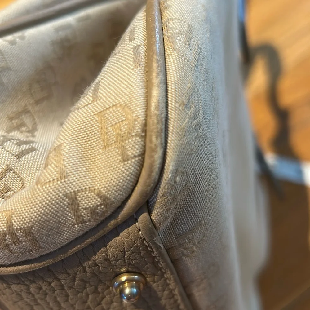 N/A elegant beige
